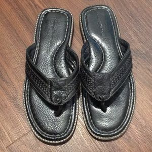 Tommy Bahama Mens Leather flip flop. Black